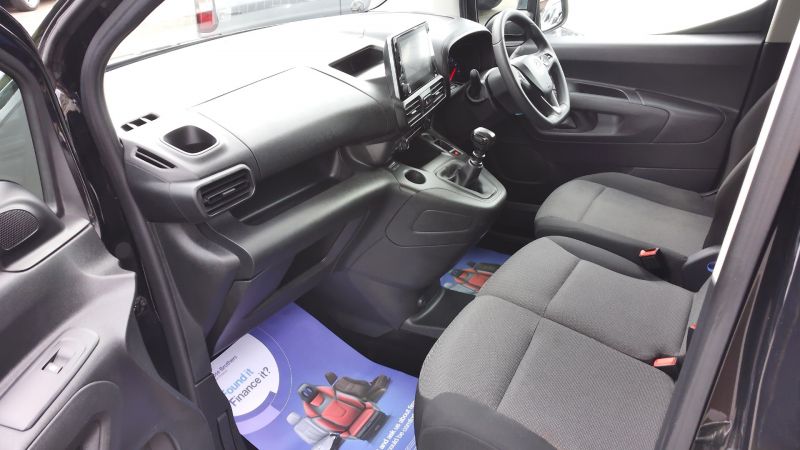 VAUXHALL COMBO 2300 SPORTIVE L1 SWB IN BLACK WITH AIR CONDITIONING,PARKING SENSORS,6 SPEED,3 SEATS AND MORE - 2974 - 4