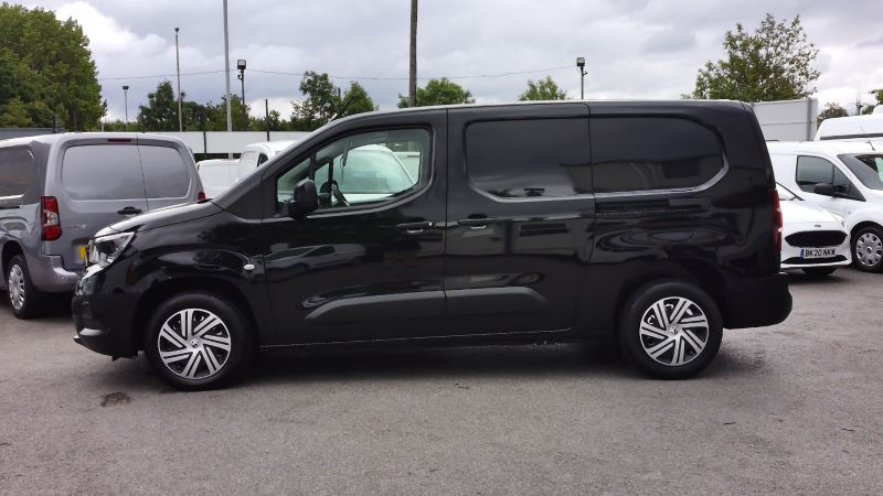 VAUXHALL COMBO 2300 DYNAMIC L2 LWB IN BLACK WITH SAT NAV,AIR CONDITIONING,PARKING SENSORS,6 SPEED,CRUISE CONTROL AND MORE - 2894 - 10