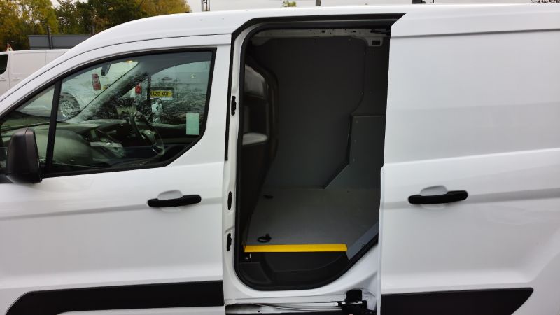 FORD TRANSIT CONNECT 220 L1 SWB EURO 6,AIR CONDITIONING,FRONT+REAR PARKING SENSORS,PARK ASSIST CAMERA  AND MORE *** SOLD *** - 2934 - 21