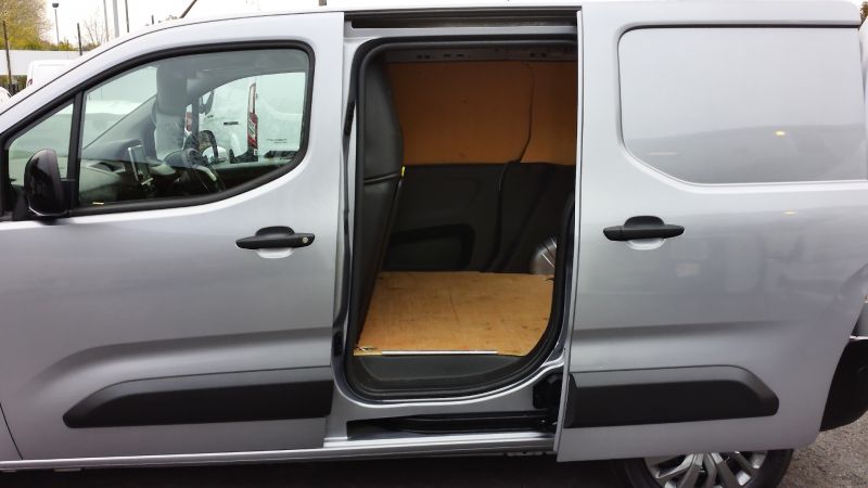 PEUGEOT PARTNER 1000 PROFESSIONAL PREMIUM L1 SWB ONLY 32.000 MILES,AIR CONDITIONING,6 SPEED,PARKING SENSORS AND MORE - 2943 - 22