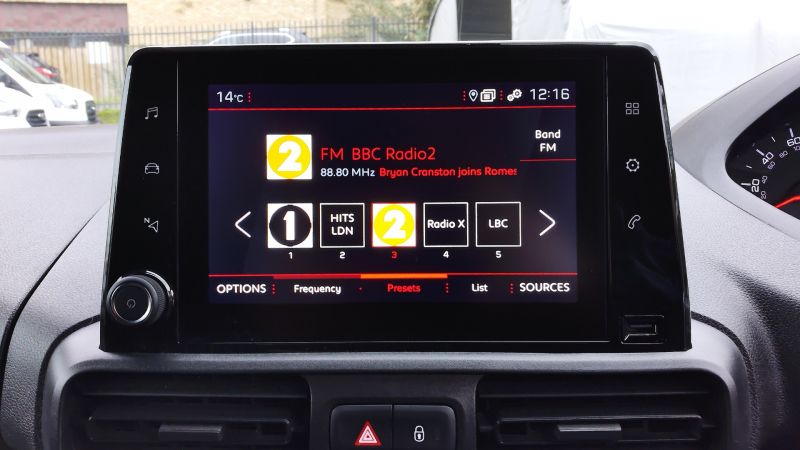 PEUGEOT PARTNER PROFESSIONAL L1 SWB WITH ONLY 24.000 MILES,SAT NAV,AIR CONDITIONING,PARKING SENSORS AND MORE - 2948 - 18