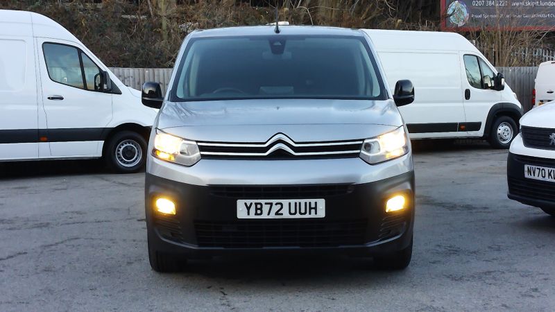 CITROEN BERLINGO 950 DRIVER PRO EDITION XL 8 SPEED AUTOMATIC,SAT NAV,REAR PARK ASSIST CAMERA,AIR CONDITIONING,DAB RADI AND MORE - 2968 - 3