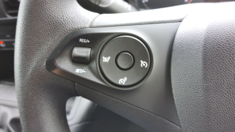 VAUXHALL COMBO 2300 SPORTIVE L1 SWB WITH AIR CONDITIONING,PARKING SENSORS,BLUETOOTH AND MORE - 2871 - 17