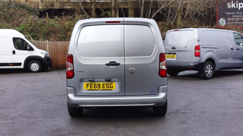 VAUXHALL COMBO 2000 SPORTIVE 1.6 L1 SWB IN GREY WITH ONLY 36.000 MILES,AIR CONDITIONING,3 SEATS,PARKING SENSORS AND MORE  - 2960 - 10