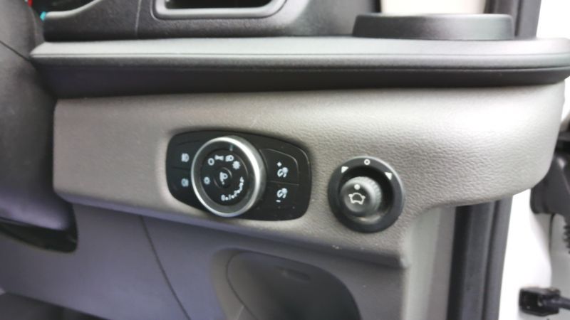 FORD TRANSIT 310 LEADER ECOBLUE L2H2 MWB MEDIUM ROOF WITH ONLY 57.000 MILES,SAT NAV,AIR CONDITIONING,HEATED SEATS AND MORE *** SOLD *** - 2963 - 18