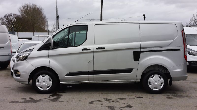 FORD TRANSIT CUSTOM 280 TREND L1 SWB IN SILVER WITH SAT NAV,AIR CONDITIONING,PARKING SENSORS AND MORE - 2985 - 8