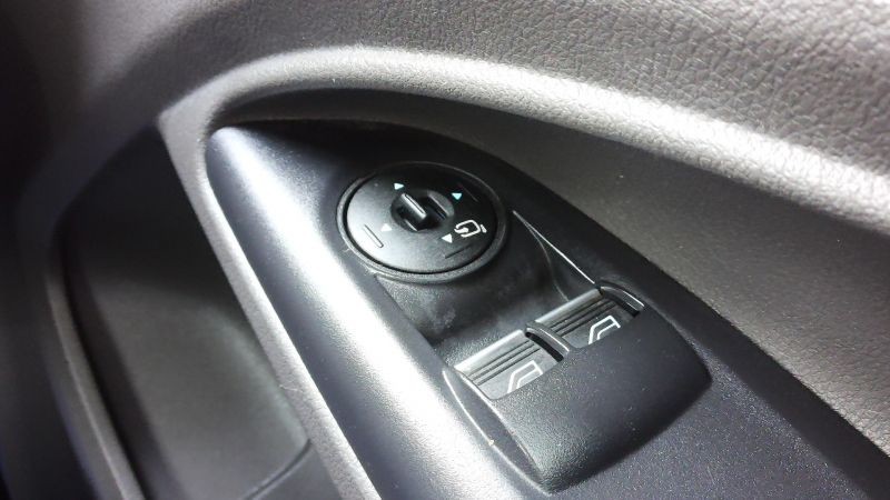 FORD TRANSIT CONNECT 200 LIMITED L1 SWB IN CHROME BLUE WITH ONLY 63.000 MILES,AIR CONDITIONING,FRONT+REAR PARKING SENSORS,ALLOY'S AND MORE - 2982 - 18