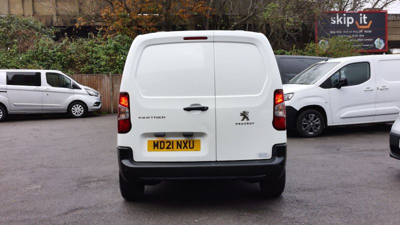 PEUGEOT PARTNER PROFESSIONAL L1 SWB WITH ONLY 24.000 MILES,SAT NAV,AIR CONDITIONING,PARKING SENSORS AND MORE - 2948 - 10