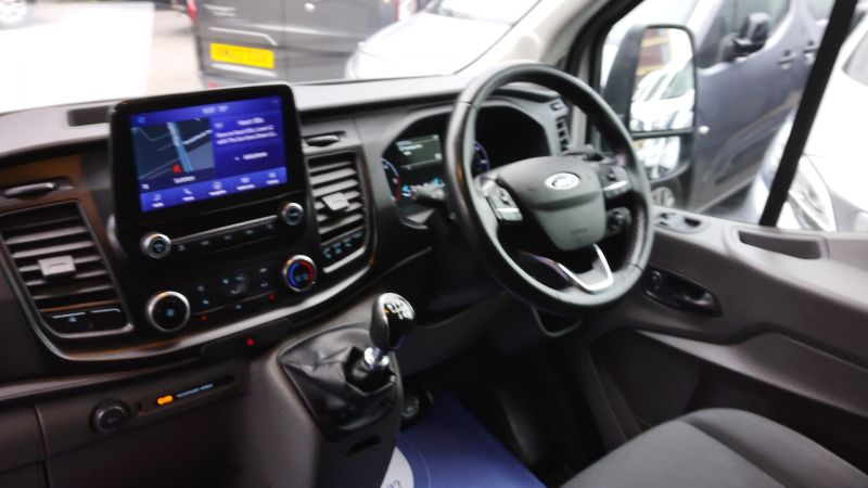 FORD TRANSIT 310 LEADER ECOBLUE L2H2 MWB MEDIUM ROOF WITH ONLY 57.000 MILES,SAT NAV,AIR CONDITIONING,HEATED SEATS AND MORE - 2963 - 10