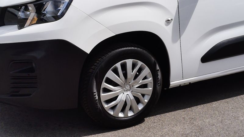 PEUGEOT PARTNER PROFESSIONAL L1 SWB WITH AIR CONDITIONING,PARKING SENSORS,DAB RADIO AND MORE - 2903 - 19