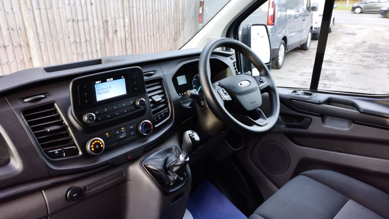 FORD TRANSIT CUSTOM 280 LEADER ECOBLUE L1 SWB,1 OWNER,SERVICE HISTORY,6 SPEED,BLUETOOTH AND MORE - 2947 - 7