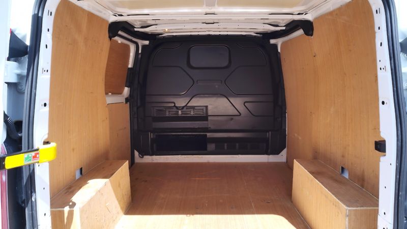 FORD TRANSIT CUSTOM 300 LEADER L1 SWB WITH ONLY 53.000 MILES,AIR CONDITIONING,PARKING SENSORS,WETBELT REPLACED AND MORE - 2898 - 18
