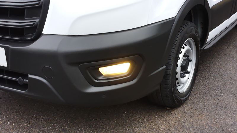 FORD TRANSIT 310 LEADER ECOBLUE L2H2 MWB MEDIUM ROOF WITH ONLY 57.000 MILES,SAT NAV,AIR CONDITIONING,HEATED SEATS AND MORE *** SOLD *** - 2963 - 20