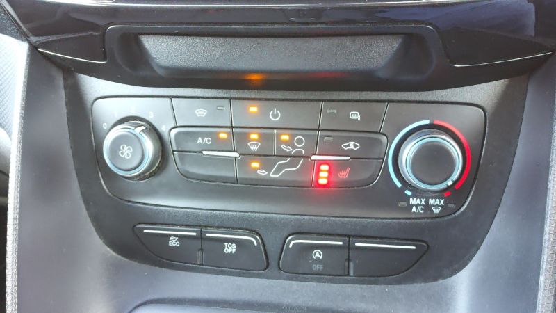 FORD TRANSIT CONNECT 240 LIMITED L2 LWB AUTOMATIC IN SILVER,SAT NAV,AIR CONDITIONING,PARK ASSIST CAMERA AND MORE  - 2952 - 18