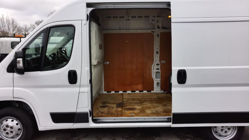 PEUGEOT BOXER 335 PROFESSIONAL PREMIUM PLUS L2H2 MWB 2.2 140 WITH SAT NAV,AIR CONDITIONING AND MORE - 2972 - 11