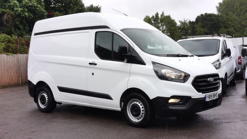 FORD TRANSIT CUSTOM 300 L1 H2 SWB HIGH ROOF WITH ONLY 43.000 MILES,AIR CONDITIONING,FRONT+REAR PARKING SENSORS AND MORE - 2895 - 21