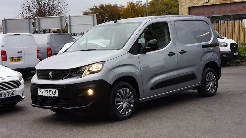 PEUGEOT PARTNER 1000 PROFESSIONAL PREMIUM L1 SWB ONLY 32.000 MILES,AIR CONDITIONING,6 SPEED,PARKING SENSORS AND MORE - 2943 - 2