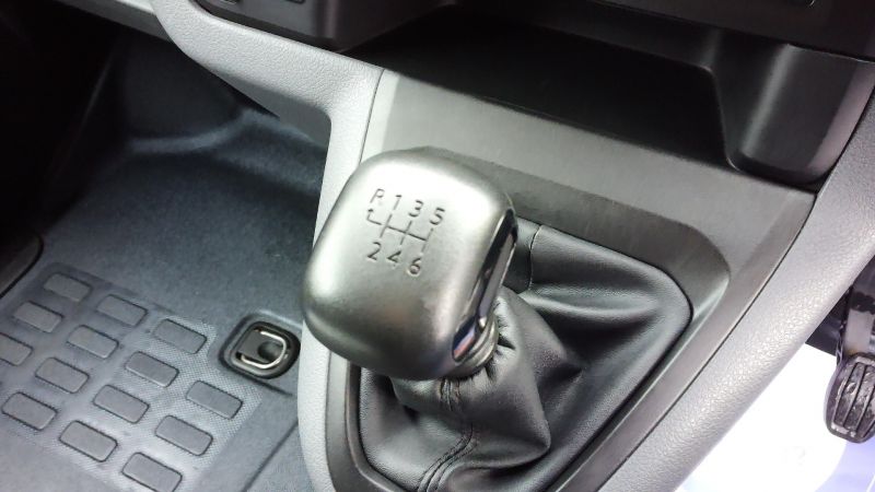 CITROEN DISPATCH 1400 ENTERPRISE PRO 2.0 B-HDI 145PS IN BLACK ONLY 45.000 MILES,AIR CONDITIONING,PARKING SENSORS AND MORE - 2953 - 19