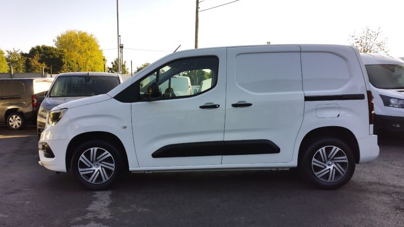 VAUXHALL COMBO 2300 SPORTIVE L1 SWB WITH AIR CONDITIONING,PARKING SENSORS,BLUETOOTH AND MORE - 2924 - 10