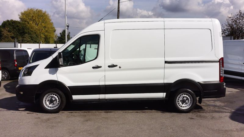 FORD TRANSIT 310 LEADER ECOBLUE L2H2 MWB MEDIUM ROOF WITH ONLY 61.000 MILES,SAT NAV,AIR CONDITIONING,HEATED SEATS AND MORE - 2923 - 8