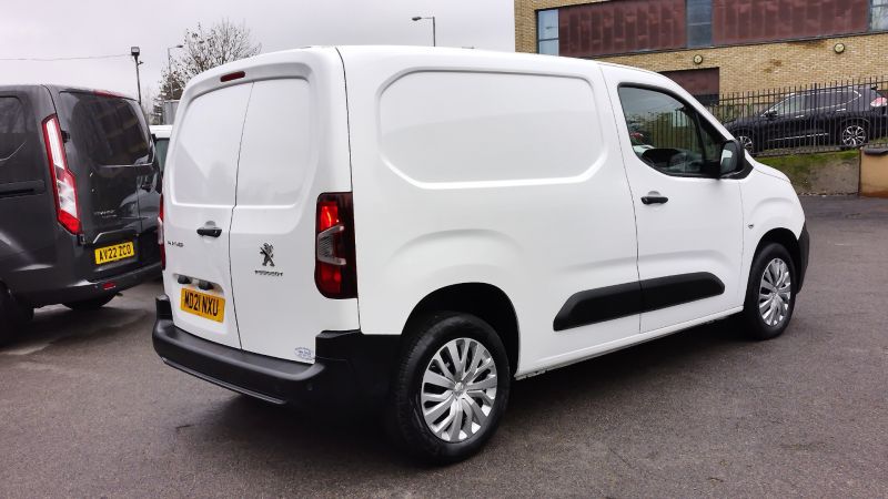 PEUGEOT PARTNER PROFESSIONAL L1 SWB WITH ONLY 24.000 MILES,SAT NAV,AIR CONDITIONING,PARKING SENSORS AND MORE - 2948 - 5