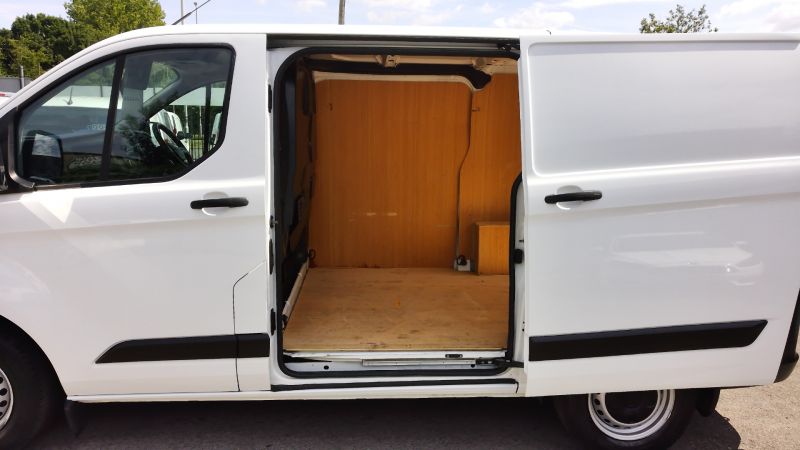 FORD TRANSIT CUSTOM 300 LEADER L1 SWB WITH ONLY 53.000 MILES,AIR CONDITIONING,PARKING SENSORS,WETBELT REPLACED AND MORE - 2898 - 17