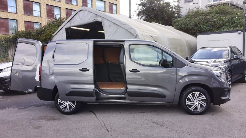 VAUXHALL COMBO 2300 DYNAMIC L2 LWB 100 IN DARK GREY WITH ONLY 41.000 MILES,SAT NAV,AIR CONDITIONING AND MORE *** SOLD *** - 2913 - 8