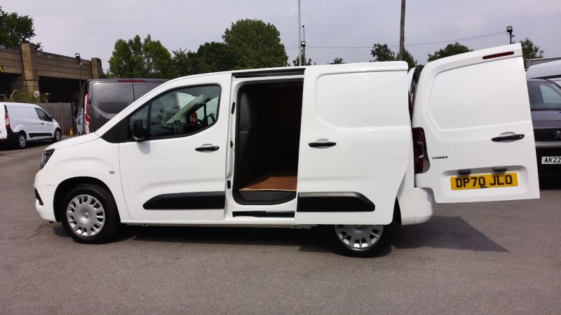 VAUXHALL COMBO 2300 SPORTIVE L1 SWB WITH AIR CONDITIONING,PARKING SENSORS,BLUETOOTH AND MORE - 2871 - 8