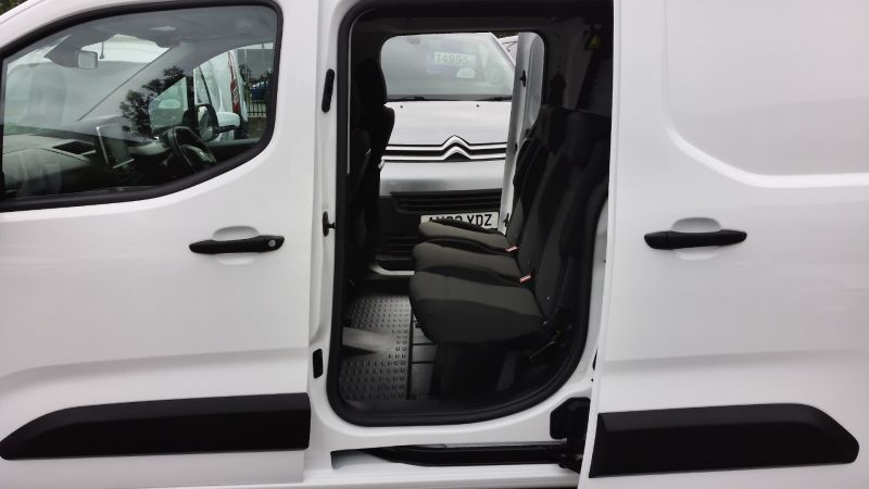 PEUGEOT PARTNER 1.5 BLUEHDI PROFESSIONAL PREMIUM 5 SEATER COMBI CREW VAN WITH AIR CONDITIONING,6 SPEED,BLUETOOTH AND MORE - 2959 - 12