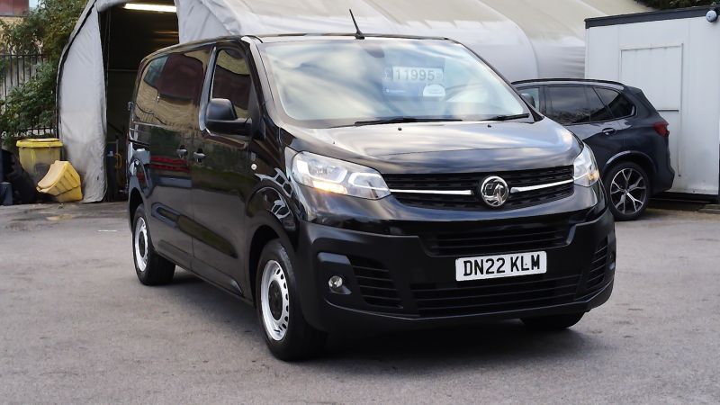 VAUXHALL VIVARO F2900 DYNAMIC L1 SWB IN BLACK WITH AIR CONDITIONING,PARKING SENSORS,CRUISE CONTROL AND MORE - 2938 - 26