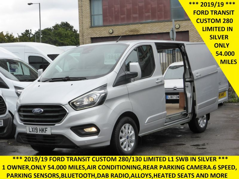 FORD TRANSIT CUSTOM 280/130 LIMITED L1 SWB IN SILVER ONLY 54.000 MILES,AIR CONDITIONING,PARKING SENSORS,REAR CAMERA AND MORE - 2477 - 2