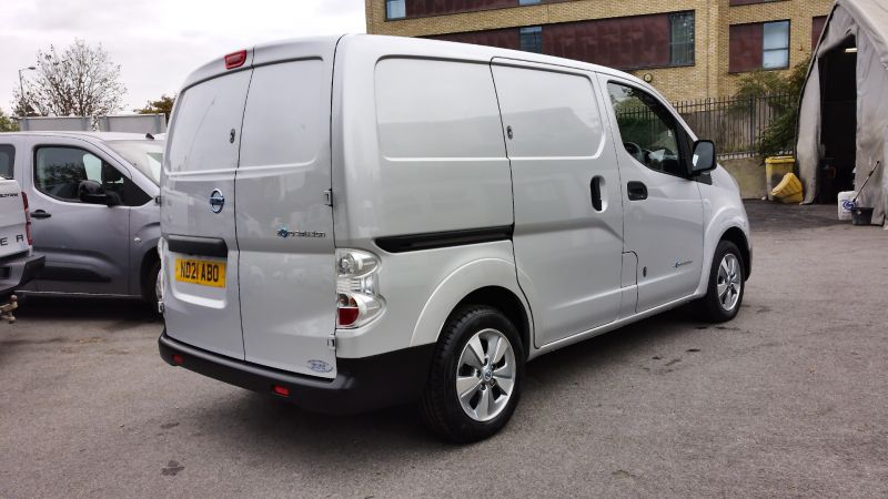 NISSAN E-NV200 TEKNA 40 KWH 109BHP IN SILVER ONLY 15.000 MILES,SAT NAV,AIR CONDITIONING,REAR CAMERA AND MORE - 2931 - 7
