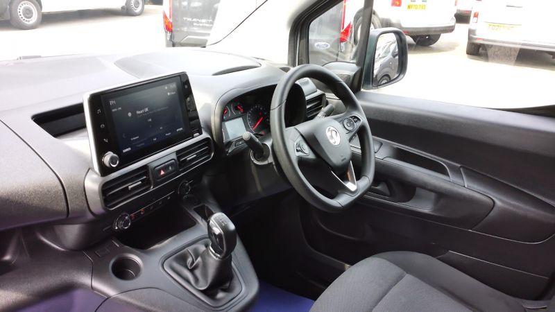 VAUXHALL COMBO 2300 SPORTIVE L1 SWB WITH AIR CONDITIONING,PARKING SENSORS,BLUETOOTH AND MORE - 2871 - 19