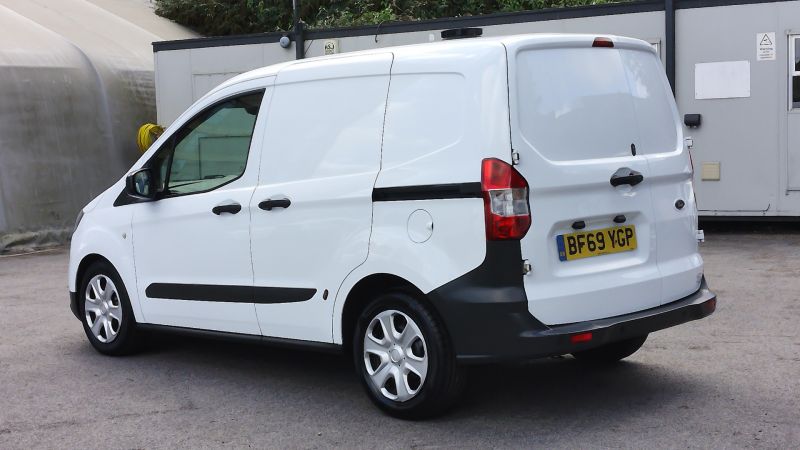 FORD TRANSIT COURIER TREND 1.5 TDCI WITH AIR CONDITIONING,6 SPEED,ELECTRIC MIRRORS,BLUETOOTH AND MORE - 2915 - 5