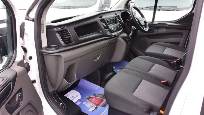 FORD TRANSIT CUSTOM 300 L1 H2 SWB HIGH ROOF WITH ONLY 43.000 MILES,AIR CONDITIONING,FRONT+REAR PARKING SENSORS AND MORE - 2895 - 14