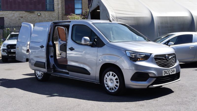 VAUXHALL COMBO 2300 SPORTIVE L2 LWB IN GREY/SILVER WITH ONLY 54.000 MILES,AIR CONDITIONING,PARKING SENSORS AND MORE - 2884 - 4