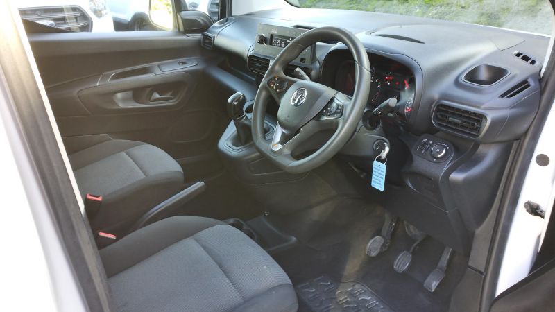 VAUXHALL COMBO 2300 SPORTIVE L2H1 LWB WITH AIR CONDITIONING,PARKING SENSORS,BLUETOOTH AND MORE - 2926 - 19