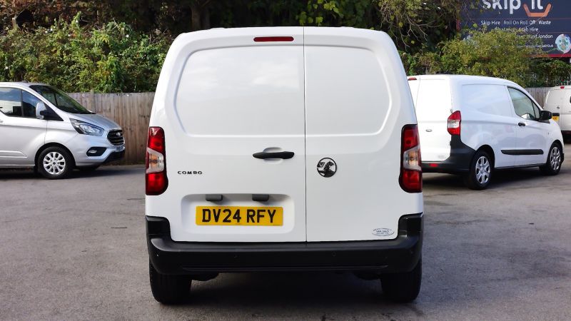 VAUXHALL COMBO 2300 PRIME L1 SWB ONLY 15.000 MILES,AIR CONDITIONING,PARKING SENSORS,6 SPEED AND MORE - 2937 - 9