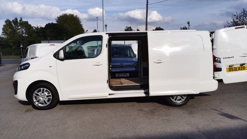 VAUXHALL VIVARO 3100 SPORTIVE L2H1 LWB AUTOMATIC WITH SAT NAV,AIR CONDITIONING,PARKING SENSORS AND MORE - 2925 - 9