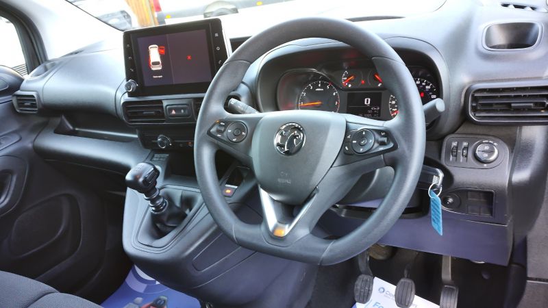 VAUXHALL COMBO 2300 SPORTIVE L1 SWB IN BLACK WITH AIR CONDITIONING,PARKING SENSORS,6 SPEED,3 SEATS AND MORE - 2974 - 15