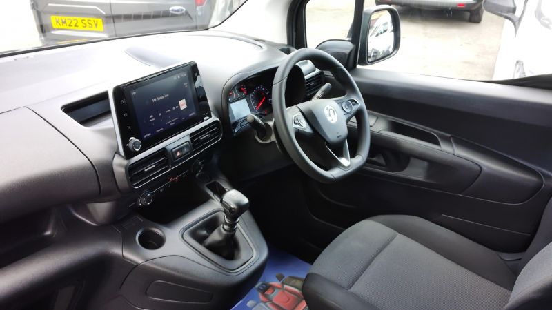VAUXHALL COMBO 2300 DYNAMIC L2 LWB 100 IN DARK GREY WITH ONLY 41.000 MILES,SAT NAV,AIR CONDITIONING AND MORE *** SOLD *** - 2913 - 14