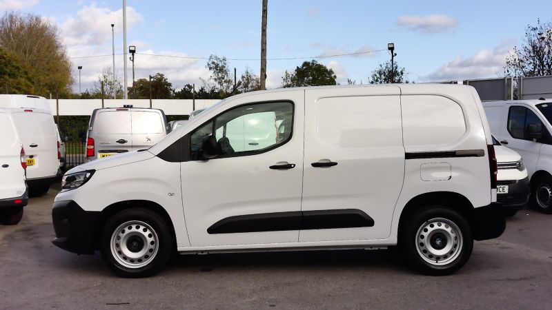 VAUXHALL COMBO 2300 PRIME L1 SWB ONLY 15.000 MILES,AIR CONDITIONING,PARKING SENSORS,6 SPEED AND MORE - 2937 - 7