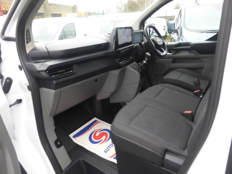 FORD TRANSIT CUSTOM 280 LIMITED L1 SWB ECOBLUE WITH ONLY 18.000 MILES,AIR CONDITIONING,HEATED SEATS AND MORE - 2916 - 12