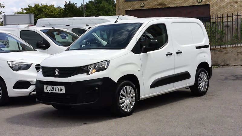 PEUGEOT PARTNER PROFESSIONAL L1 SWB WITH AIR CONDITIONING,PARKING SENSORS,DAB RADIO AND MORE - 2903 - 3