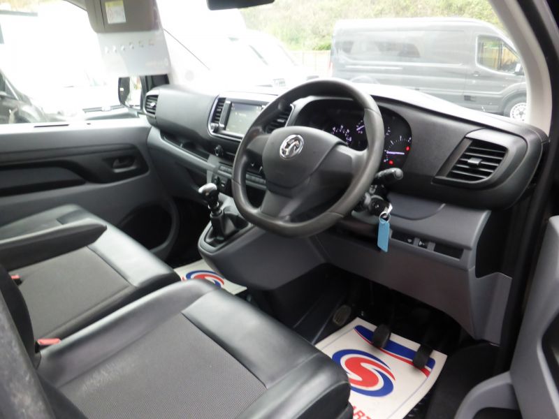 VAUXHALL VIVARO 2900 DYNAMIC L2H1 LWB IN BLACK WITH AIR CONDITIONING,PARKING SENSORS AND MORE - 2638 - 10