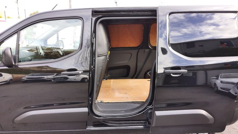 CITROEN BERLINGO 650 ENTERPRISE M BLUEHDI IN BLACK WITH ONLY 28.000 MILES,AIR CONDITIONING,ELECTRIC PACK,SENSORS,BLUETOOTH AND MORE *** SOLD *** - 2942 - 17