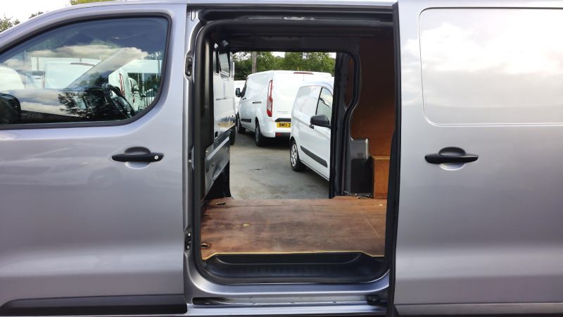 VAUXHALL VIVARO 2900 DYNAMIC L1 SWB IN GREY/SILVER WITH SAT NAV,AIR CONDITIONING,PARKING SENSORS AND MORE *** SOLD *** - 2911 - 22