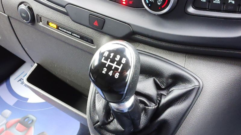 FORD TRANSIT 310 LEADER ECOBLUE L2H2 MWB MEDIUM ROOF WITH ONLY 57.000 MILES,SAT NAV,AIR CONDITIONING,HEATED SEATS AND MORE *** SOLD *** - 2963 - 19