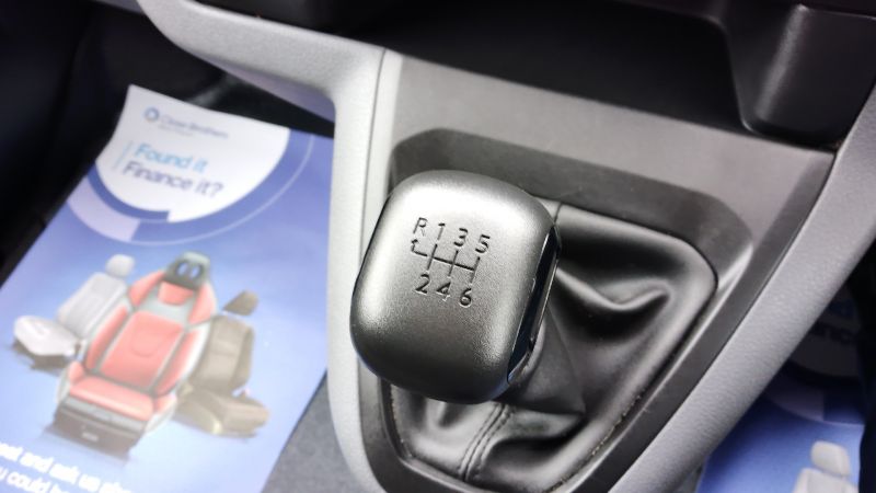 PEUGEOT EXPERT 1.5 BLUEHDI PROFESSIONAL PREMIUM L1 WITH AIR CONDITIONING,6 SPEED,BLUETOOTH AND MORE - 2933 - 17