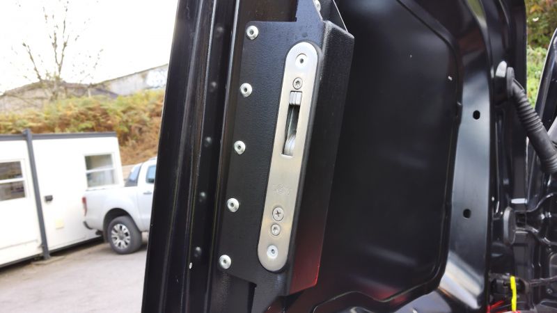 VAUXHALL VIVARO F2900 DYNAMIC L1 SWB IN BLACK WITH AIR CONDITIONING,PARKING SENSORS,CRUISE CONTROL AND MORE - 2938 - 23